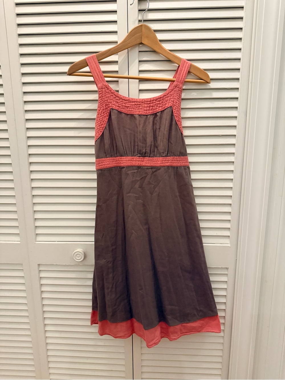 Women's Sleeveless Brown Dress with Coral Trim
